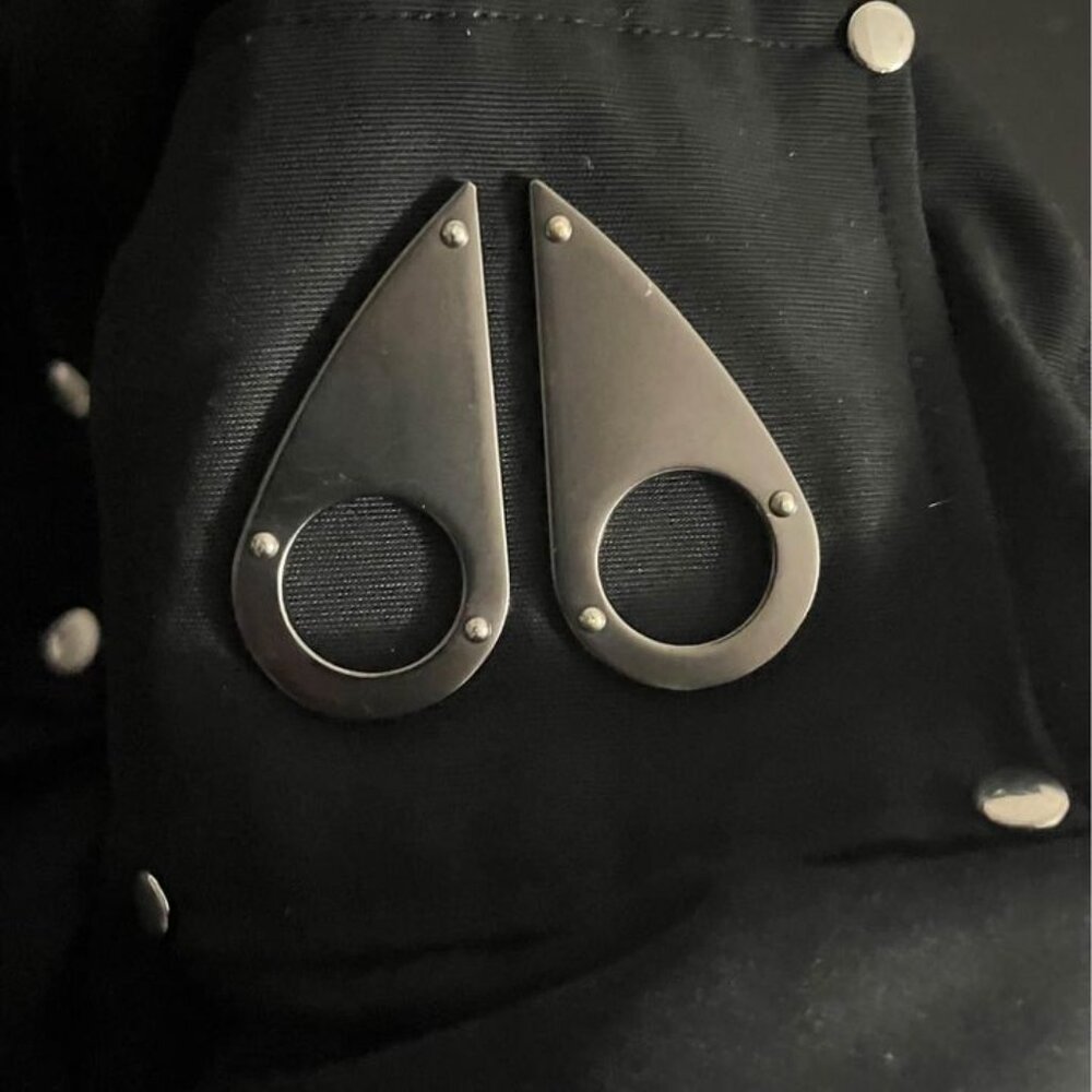 Moose knuckle Bomber